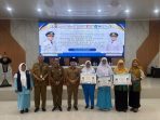IMG-20260722-WA0004 Bupati Mojokerto Muhammad Al Barra menyerahkan insentif kepada 1.661 guru PAUD.(istimewa)