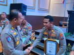 Penghargaan tersebut diserahkan langsung oleh Dirlantas Polda Jawa Timur Brigjen Pol. Iwan Saktiadi kepada jajaran Satlantas Polres Magetan dalam kegiatan Analisa dan Evaluasi (Anev)