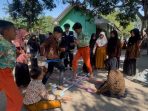 Ratusan siswa SD dan TK di SDN Kademangan 3, Mojoagung, Jombang, antusias memainkan permainan tradisional.(teguh)