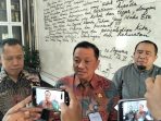 Sekretaris Daerah Kabupaten Jombang Agus Purnomo saat memberikan keterangan.(teguh)