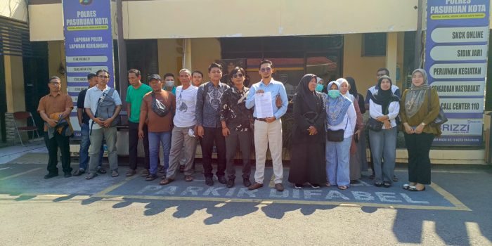 Puluhan pemilik kavling di SPKT Polres Pasuruan Kota.