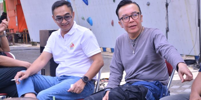 Mantan vokalis Dewa 19, Ari Lasso, reuni dengan atlet panjat tebing. (Istimewa)