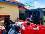 Suasana pengamanan dan jalannya proses hukum perkara 18 Anak yang Berhadapan dengan Hukum (ABH) dalam kasus kekerasan bersama di Desa Sukorejo, yang digelar secara tertutup di Pengadilan Negeri Nganjuk.