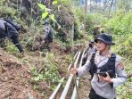 Polres Magetan Bersama Perhutani, TNI, BPD dan Masyarakat Gotong Royong Bangun Ilaran Api di Lereng Gunung Lawu