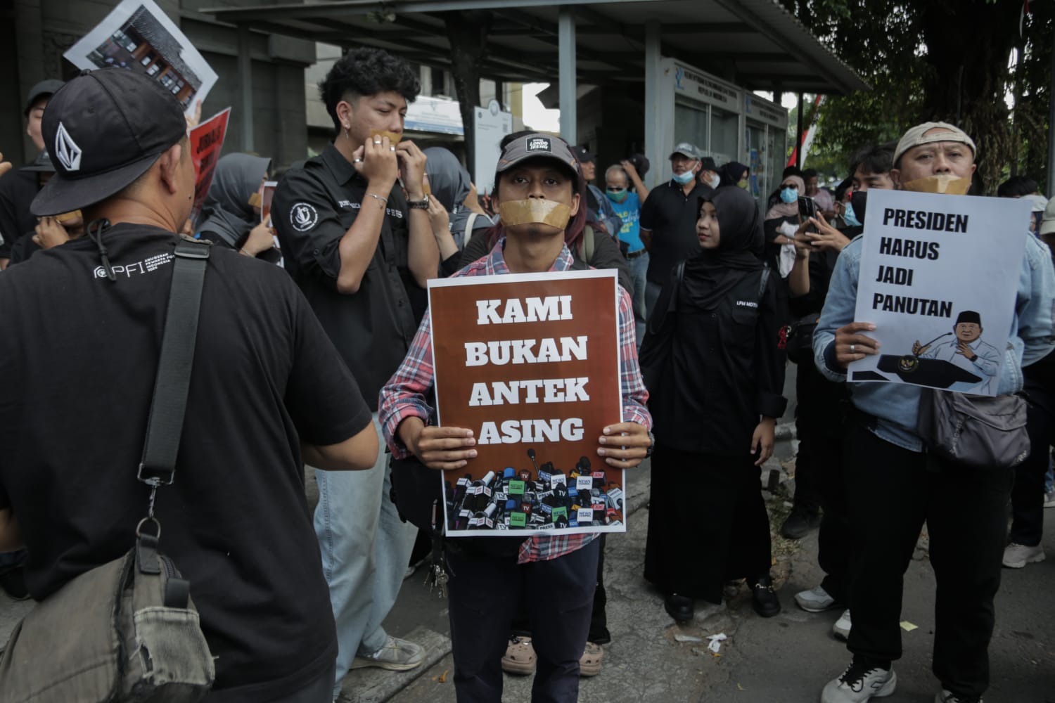Aksi Jurnalis Soloraya menolak stigma londo ireng