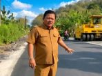 Bupati Nganjuk Marhaen Djumadi saat meninjau langsung hasil perbaikan jalan kombinasi hotmix dan rigid beton sepanjang 6 km di Kecamatan Ngluyu, Nganjuk.