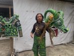 IMG-20260731-WA0003 Perajin kostum karnaval di Desa Bareng, Jombang, kebanjiran pesanan menjelang HUT ke-81 RI. (teguh)