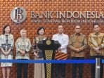 Mensesneg Prasetyo Hadi (tiga dari kanan) saat konferensi pers di Kantor Bank Indonesia, jakarta. Mensesneg Prasetyo Hadi (tiga dari kanan) saat konferensi pers di Kantor Bank Indonesia, jakarta.