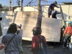 Kondisi truk boks yang terguling dan menimpa tiga motor dan satu pikap di Gresik. Kondisi truk boks yang terguling dan menimpa tiga motor dan satu pikap di Gresik.
