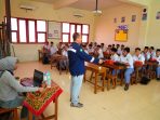 Insan Petrokimia Gresik saat diskusi langsung dengan pelajar dalam program PG Inspiration Day. Insan Petrokimia Gresik saat diskusi langsung dengan pelajar dalam program PG Inspiration Day.