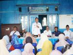 Bupati Lamongan Yuhronur Efendi menemui keluarga ABK KMN Entok yang tujuh minggu hilang belum ditemukan.