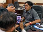 Ketua Komisi B DPRD Jember Candra Ary Fianto saat diwawancari awak media. (Foto: Aji)