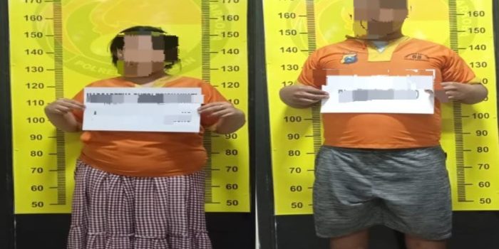 Kedua tersangka diamankan Polres Lamongan. Kedua tersangka diamankan Polres Lamongan.