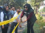 Mimik Idayana saat melakukan penanaman pohon bersama para jajaran dan OPD. (Foto: Kominfo Sidoarjo)