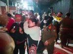 Para LC diamankan Satpol PP saat razia di tempat warung karaoke di Desa Lebo. (Foto: Achmad Adi Nurcahya)