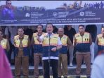 Gubernur NTB Lalu Muhamad Iqbal saat meluncurkan Tim Reaksi Cepat (TRC) Infrastruktur di Kantor Balai Pemeliharaan Jalan Dinas PUPRPKP NTB, Selasa (21/7). (Foto: Ist) Gubernur NTB Lalu Muhamad Iqbal saat meluncurkan Tim Reaksi Cepat (TRC) Infrastruktur di Kantor Balai Pemeliharaan Jalan Dinas PUPRPKP NTB, Selasa (21/7). (Foto: Ist)