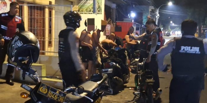 Anggota amankan balap liar