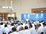 Mentan Andi Amran Sulaiman saat Rapat Percepatan Swasembada Gula bersama jajaran manajemen SGN di Surabaya. (Foto: Ist)