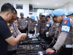 Pemeriksaan senpi dinas anggota Polres Gresik.