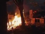 Warung remang-remang di Krengseng, Krian, Sidoarjo dibakar oleh pemilik warung. (Foto: ist/dok Satpol PP Sidoarjo) Warung remang-remang di Krengseng, Krian, Sidoarjo dibakar oleh pemilik warung. (Foto: ist/dok Satpol PP Sidoarjo)