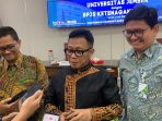 Direktur Utama BPJS Ketenagakerjaan Saiful Hidayat (tengah) didampingi Rektor Unej Iwan Taruan (kiri) dan Kepala Kanwil BPJS Ketenagakerjaan Jatim Irvansyah Utoh Banja. (Foto: Aji) Direktur Utama BPJS Ketenagakerjaan Saiful Hidayat (tengah) didampingi Rektor Unej Iwan Taruan (kiri) dan Kepala Kanwil BPJS Ketenagakerjaan Jatim Irvansyah Utoh Banja. (Foto: Aji)