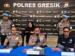 Kapolres Gresik AKBP Ramadhan Nasution didampingi Kasat Reskoba AKP Ahmad Yani (kanan) dan Kasi Humas Iptu Hepi Muslih Riza (kiri) dalam pers rilis ungkap kasus narkoba. (Foto: Andika DP) Kapolres Gresik AKBP Ramadhan Nasution didampingi Kasat Reskoba AKP Ahmad Yani (kanan) dan Kasi Humas Iptu Hepi Muslih Riza (kiri) dalam pers rilis ungkap kasus narkoba. (Foto: Andika DP)