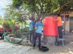 Pendistribusian air bersih ke warga Sumberjeruk, Jember. (Foto: Ist) Pendistribusian air bersih ke warga Sumberjeruk, Jember. (Foto: Ist)