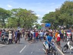 Aksi demo tutup jalur Pantura