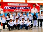 denam nganjuk Bupati Nganjuk, Marhaen Djumadi bersama bersama ratusan kader IMP dan perangkat desa se-Kecamatan Lengkong seusai menggelar senam bersama dan pembinaan kader.