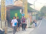 Seorang pemuda yang diduga mengalami gangguan jiwa diamankan petugas. (Foto: Ist)