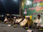 moker Sekdakab Mojokerto, Teguh Gunarko, saat menghadiri pengajian umum Haul Syekh Djumadil Kubro ke-651 di halaman Makam Troloyo (istimewa)
