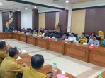 pasuruan Audensi warga bersama Komisi lV di ruang rapat DPRD Kabupaten Pasuruan.