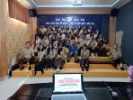 Pelatihan jurnalistik dan sosialisasi gerakan 1.000 Kabar Baik untuk Indonesia di SMAN 2 Mataram. (Foto: Arief Rahman) Pelatihan jurnalistik dan sosialisasi gerakan 1.000 Kabar Baik untuk Indonesia di SMAN 2 Mataram. (Foto: Arief Rahman)
