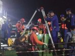 Proses evakuasi dua ABK HAMDAM 1 yang meninggal dunia diduga hirup gas beracun. (Foto: Ist)