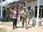 Wali Kota Adi Wibowo mendampingi TNI tinjau jembatan Perintis