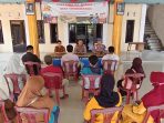 Satbinmas Polres Gresik saat cooling system edukasi masyarakat terkait bahaya judol dan pinjol. (Foto: Ist)