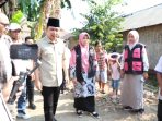 Bupati Jember Muhammad Fawait saat meninjau warga di Kecamatan Puger. (Foto: Ist) Bupati Jember Muhammad Fawait saat meninjau warga di Kecamatan Puger. (Foto: Ist)