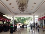 Bupati Sidoarjo Subandi saat melantik pejabat eselon ll di Pendopo Delta Wibawa. (Foto: Achmad Adi Nurcahya)