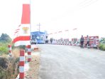 Jembatan Merah Putih di Desa Munggugebang, Kecamatan Benjeng, Gresik.