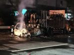Mobil Brio hangus terbakar usai menabrak truk di Tol Sumo Gresik. (Foto: Ist)