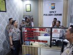 Kapolres Gresik AKBP Ramadhan Nasution saat meninjau layanan SPKT Polsek Cerme. (Foto: Ist) Kapolres Gresik AKBP Ramadhan Nasution saat meninjau layanan SPKT Polsek Cerme. (Foto: Ist)