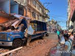 AA 20260810 42182432 42182412 AT LEAST 18 KILLED AS MAGNITUDE 74 EARTHQUAKE HITS COLOMBIA