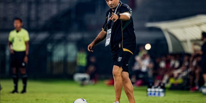 COACH TAVARES