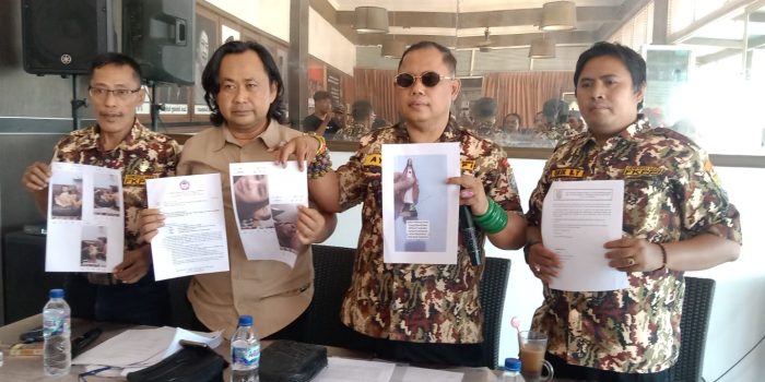 Tunjukkan bukti-bukti perilaku ibu dan penelantaran anak.