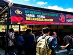 IMG-20260807-WA0028 Sejumlah wajib pajak mengantre dengan tertib di Kantor Samsat Nganjuk untuk memanfaatkan program pemutihan dan pembebasan pajak daerah dalam rangka HUT ke-81 RI