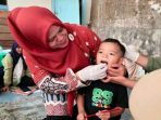 IMG-20260807-WA0032 Petugas kesehatan di Posyandu wilayah Kabupaten Nganjuk sedang memberikan kapsul vitamin A kepada balita