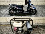 Barang bukti satu unit mesin diesel dan sepeda motor matic yang digunakan saat beraksi saat berhasil diamankan di Polsek Bagor, Nganjuk