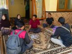 Suasana rumah duka WNC korban penanganan judol hingga tewas.
