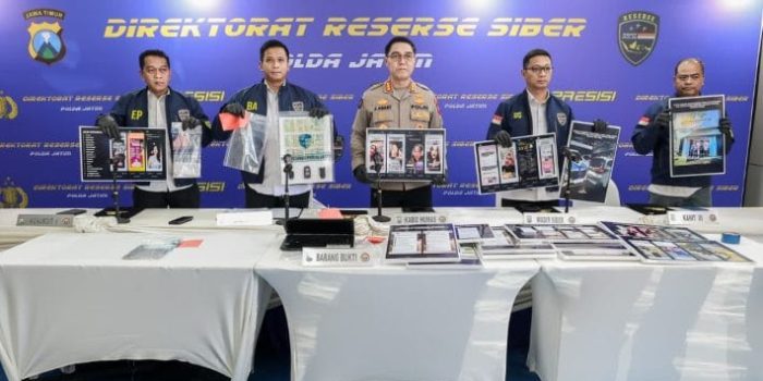Ditressiber Polda Jatim ungkap jaringan penipuan daring berkedok arisan online fiktif. (Istimewa)