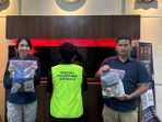 SatResnarkoba Polrestabes Surabaya ungkap pengedar sekaligus pembuat tembakau sintetis. (Istimewa)
